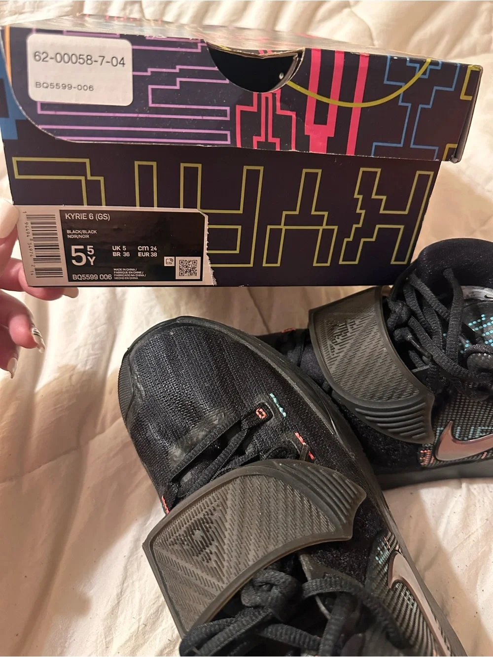 Nike Kyrie Basketball Shoes – Size 5Y – Worn Twice